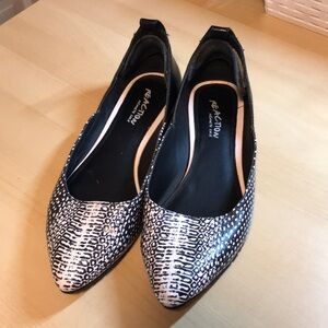 Reaction Kenneth Cole Flats Size 8
